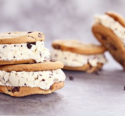 Σάντουιτς παγωτό με κούκις