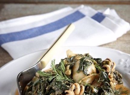 Σουπιές με χόρτα και λευκό κρασί