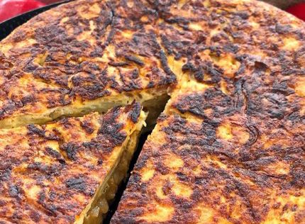 Ισπανική τορτίγια με καραμελωμένα κρεμμύδια