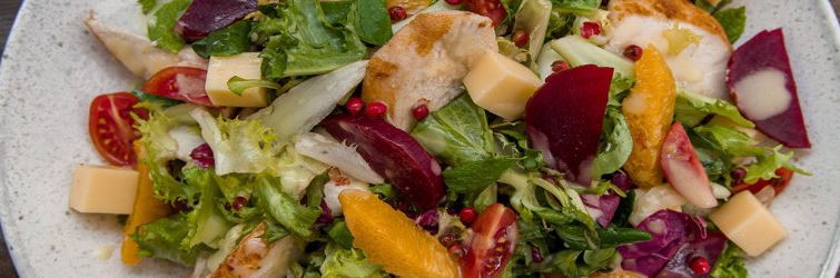 Σαλάτα με πορτοκάλι παντζάρι και κοτόπουλο