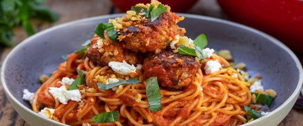 Σπαγγέτι με κεφτεδάκια 