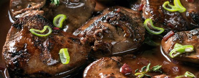 Τηγανιά με συκωτάκια κοτόπουλου θυμάρι και μαυροδάφνη