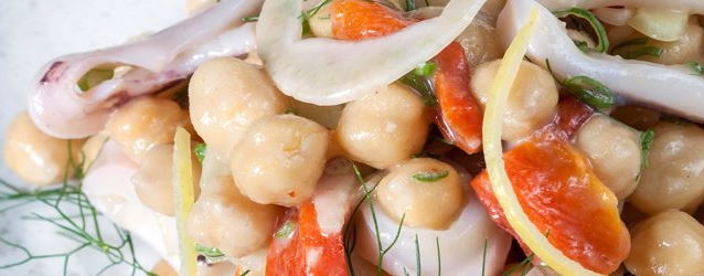 Σαλάτα με ρεβίθια και καλαμάρι