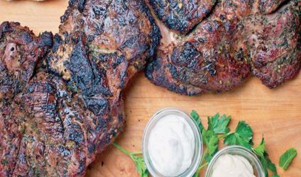 Μπούτι BBQ με μυριστικά βότανα