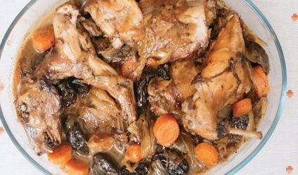 Κουνέλι με δαμάσκηνα