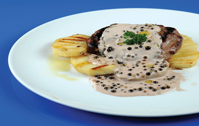 Φιλέτο πιπεράτο µε πατάτες σχάρας