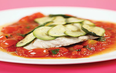 Βλάχος ψητός με κολοκυθάκια και ντομάτα