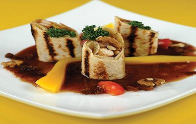 Tορτίγια µε κοτόπουλο µάνγκο και ξηρούς καρπούς