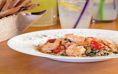 Ζεστή κινόα με γαρίδες